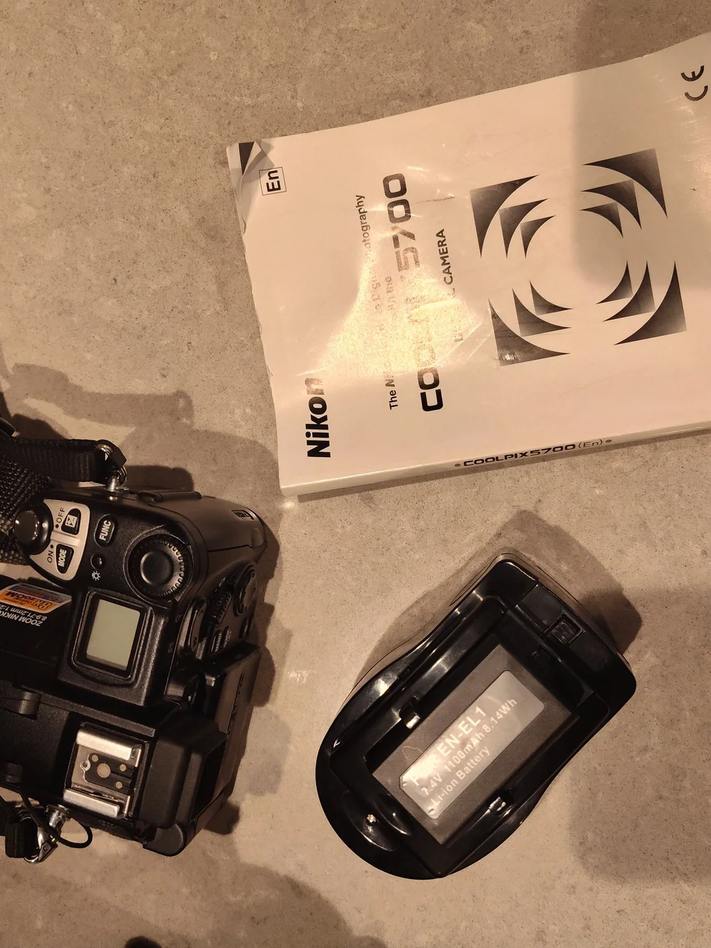 Nikon Cool Pix 5700 Black Digital Camera with Strap